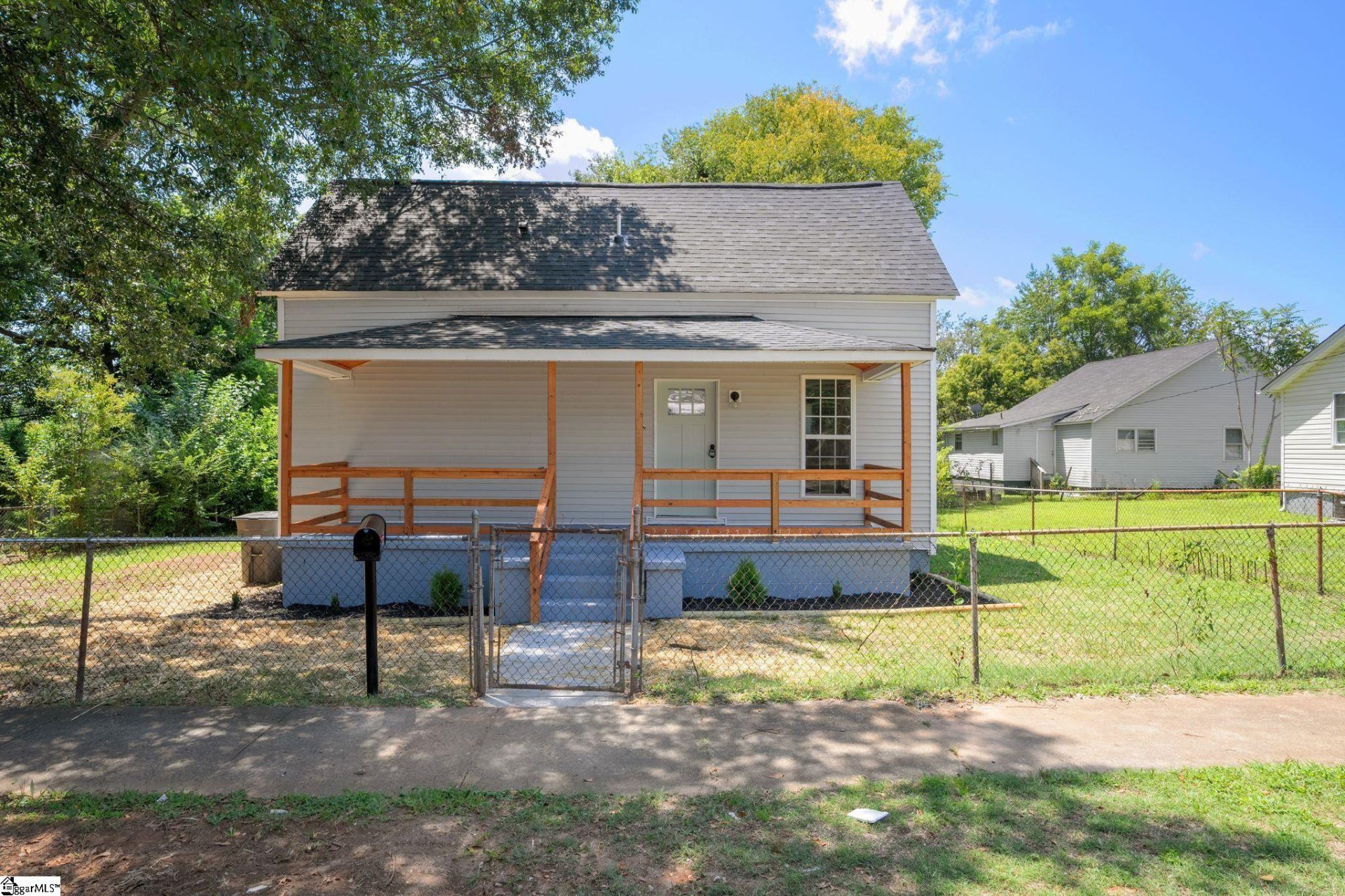 Property image 1 at 32 5th Avenue, Greenville, SC 29609