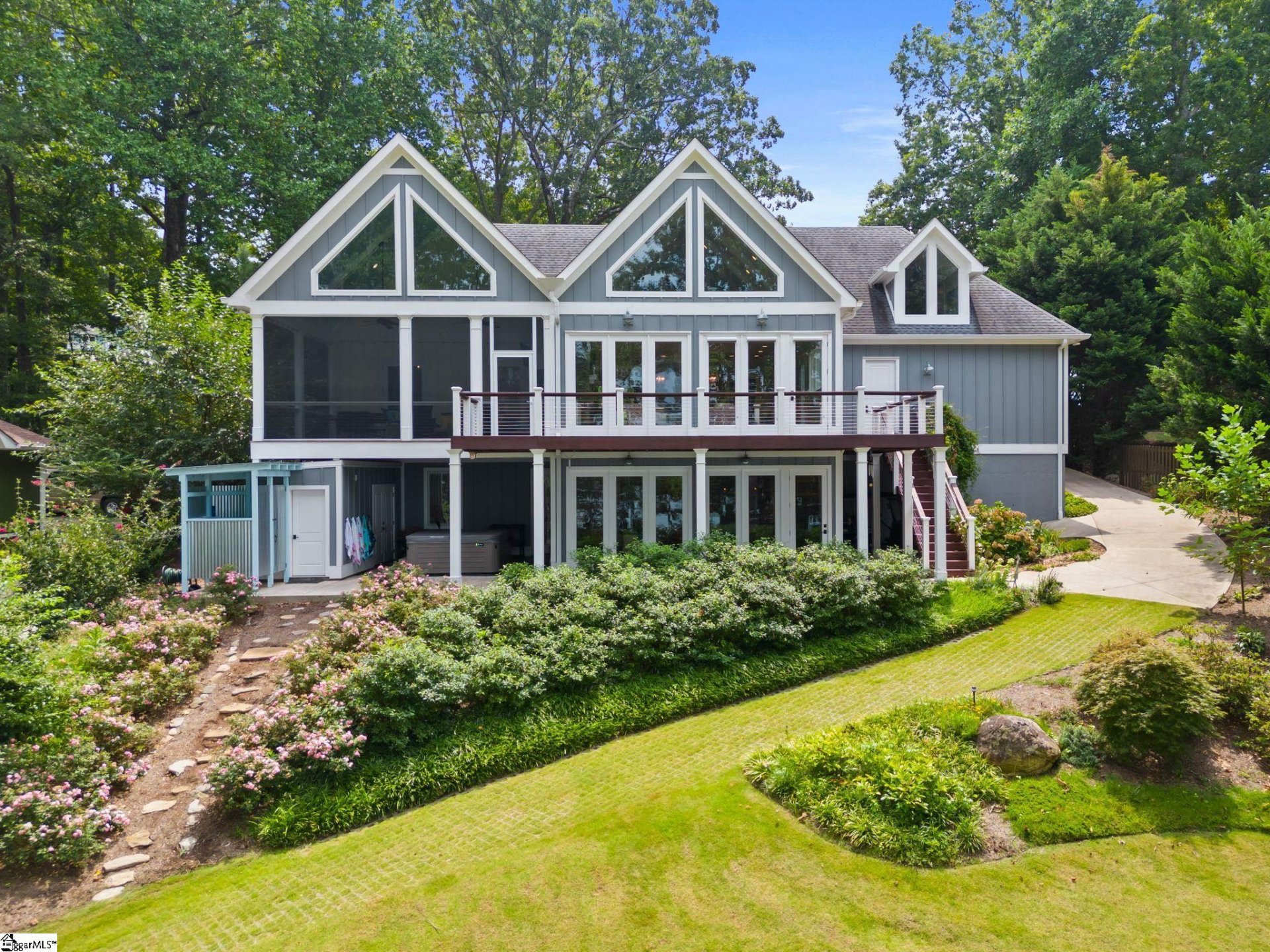 136 Lake Bowen Drive