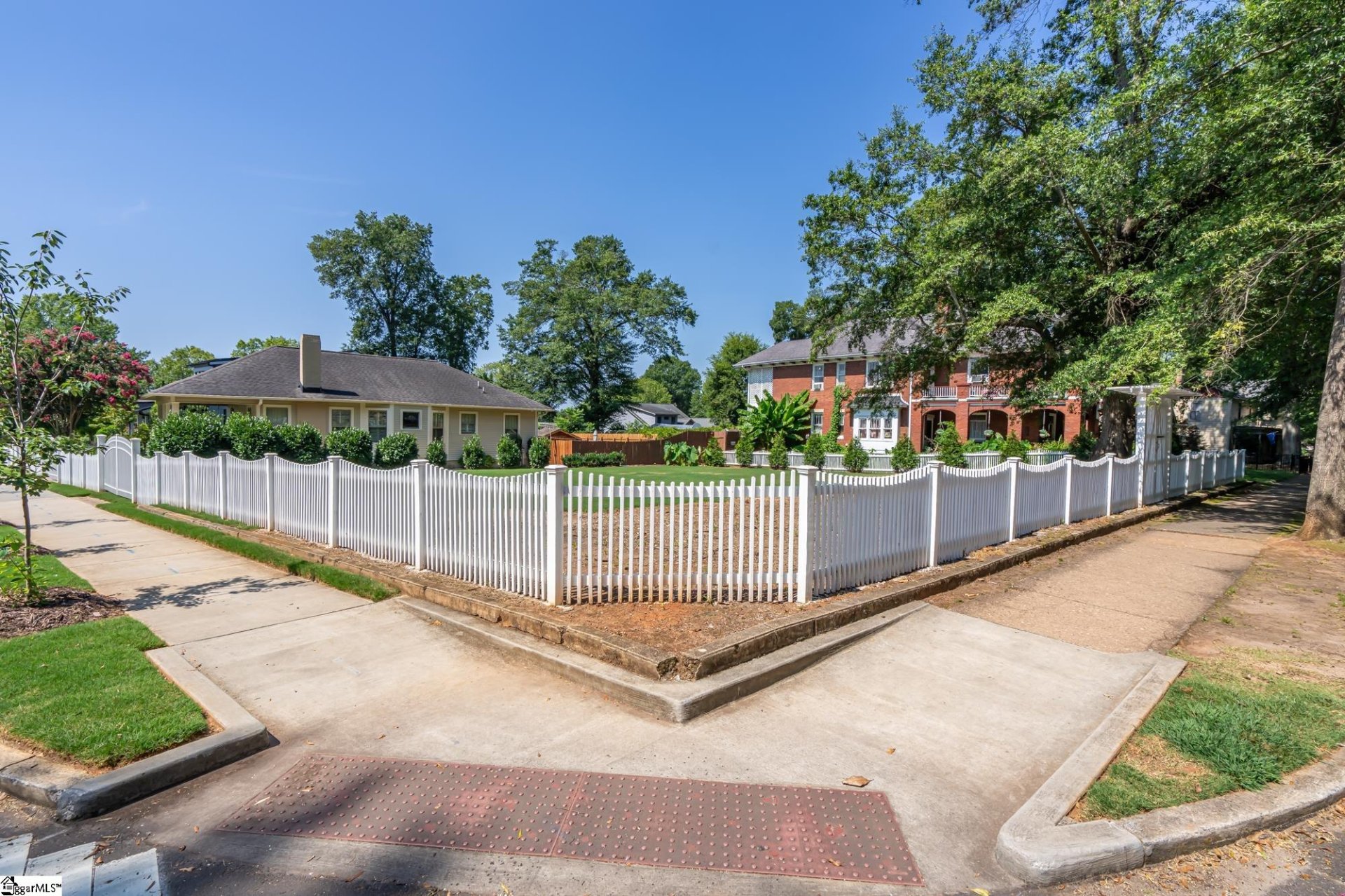 Property image 1 at 401 Hampton Avenue, Greenville, SC 29601