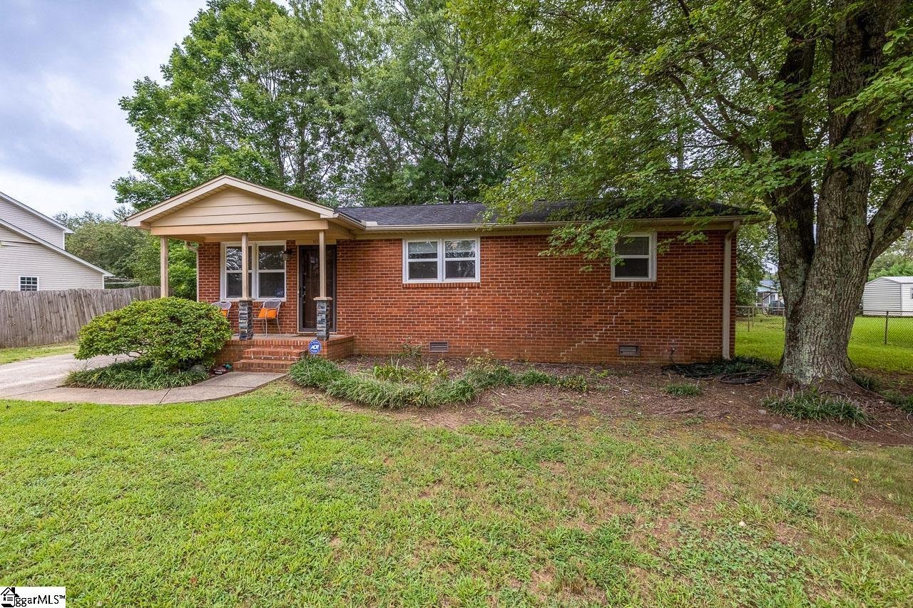 Property image 1 at 10 Picardy Street, Greenville, SC 29605