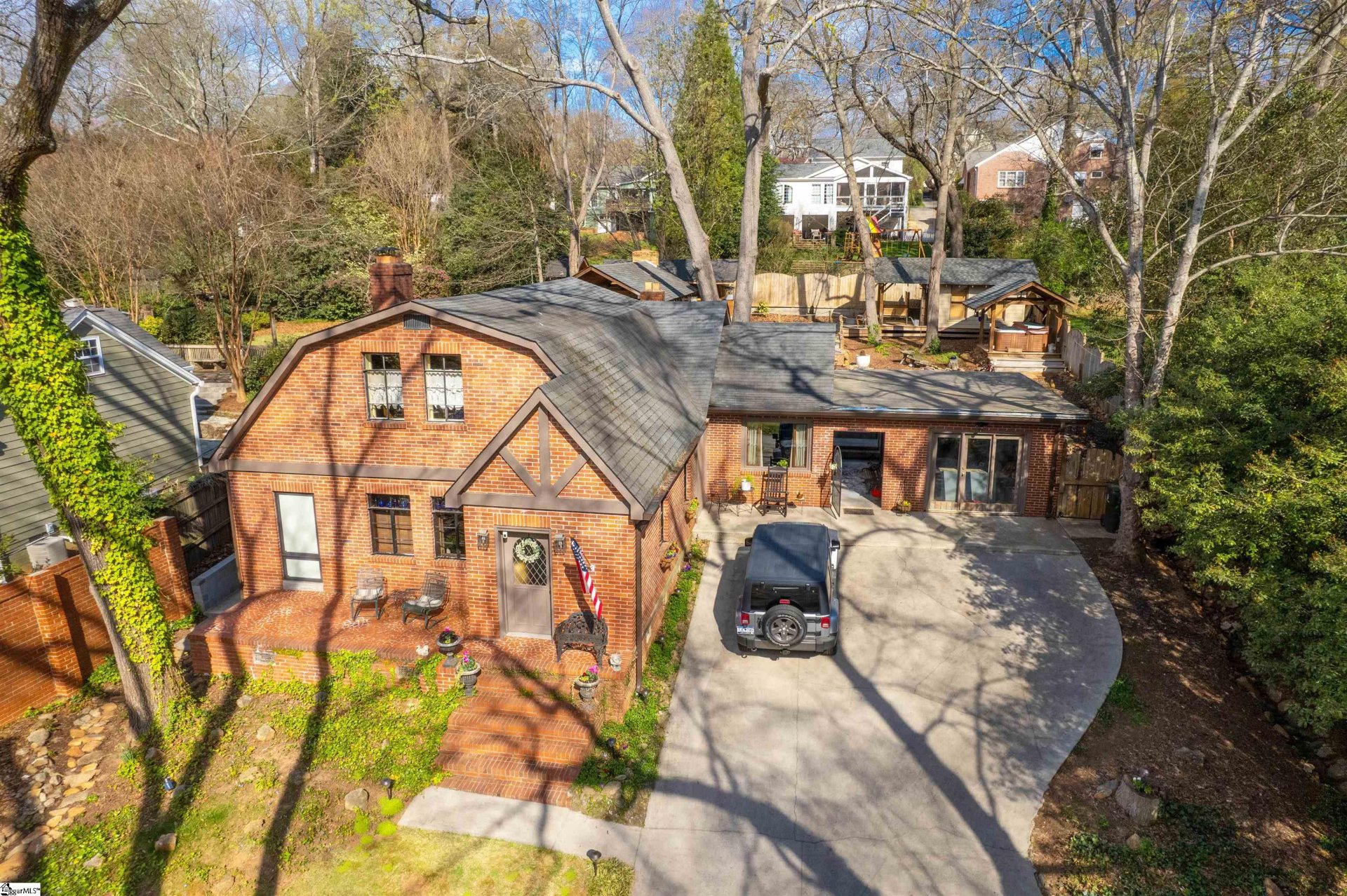 Property image 1 at 21 Rock Creek Drive, Greenville, SC 29605-1123