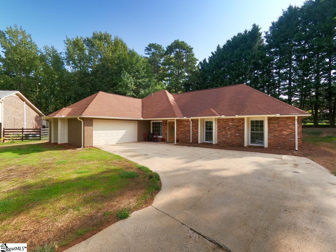 Property image 1 at 8 Dronfield Court, Greenville, SC 29609