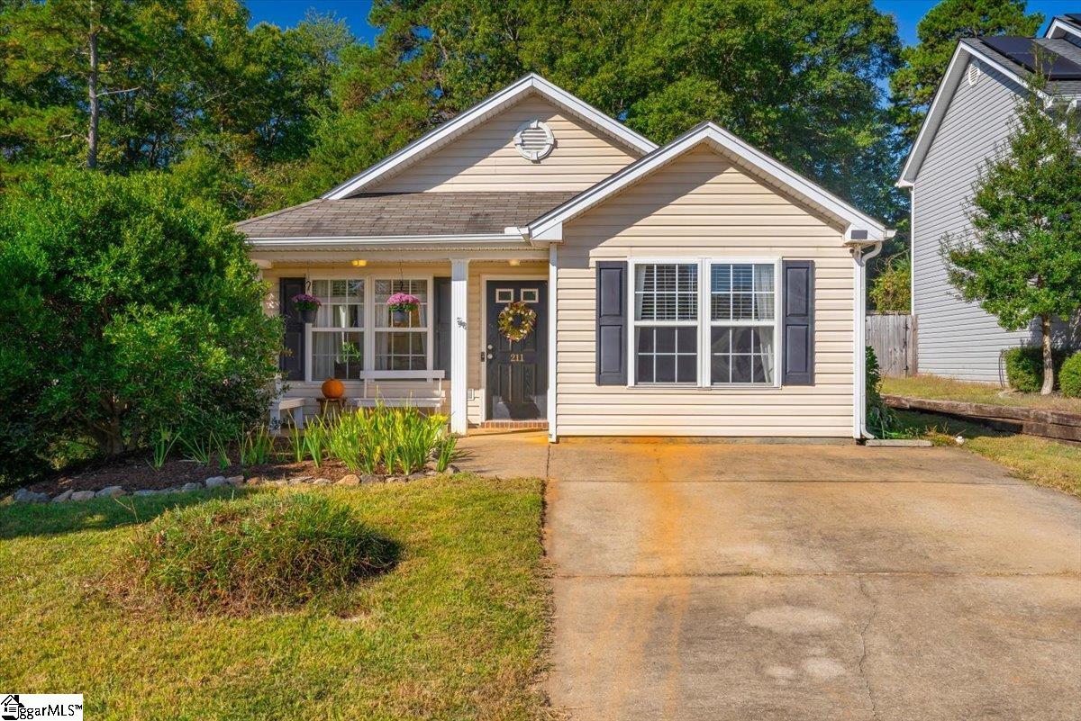 Property image 1 at 211 Glenlea Lane, Greenville, SC 29617