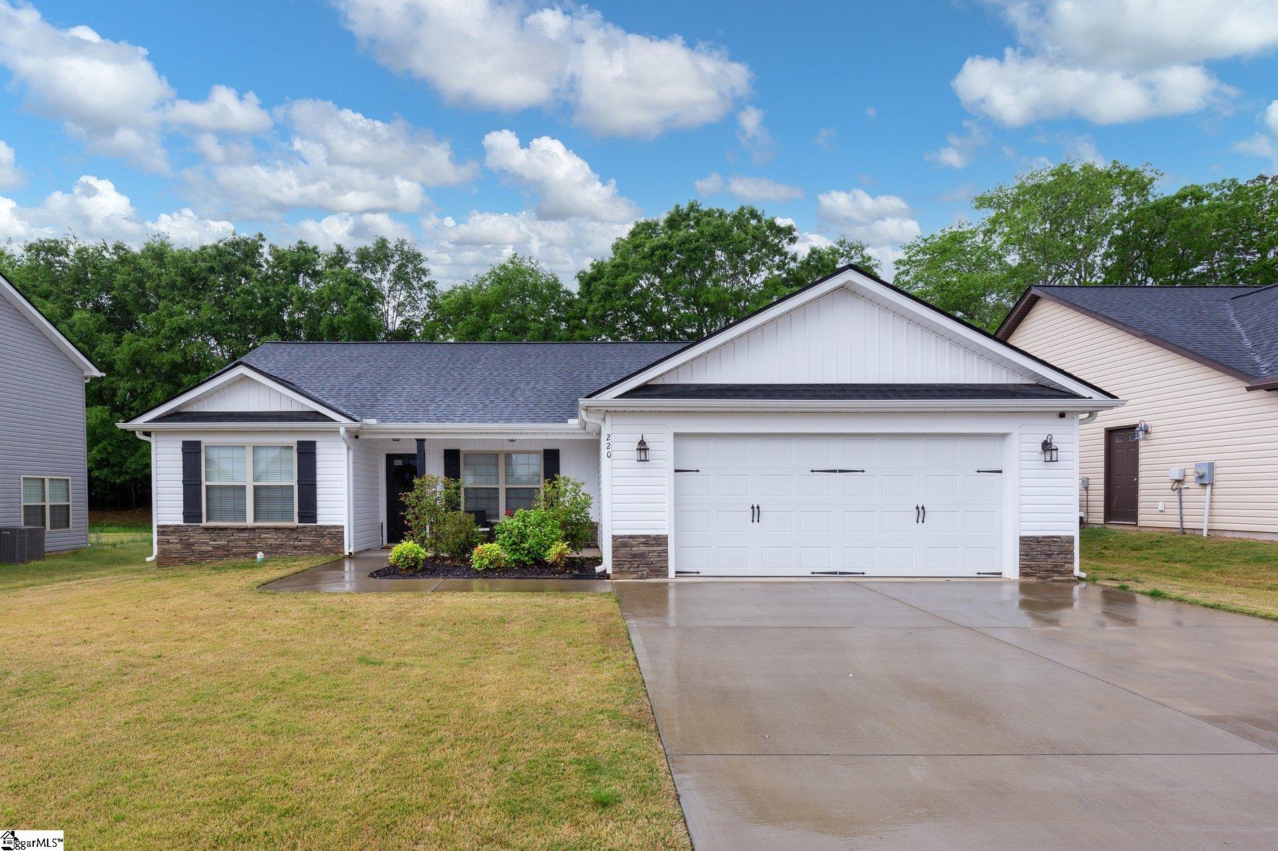 Property image 1 at 220 Lockeland Park Drive, Simpsonville, SC 29681