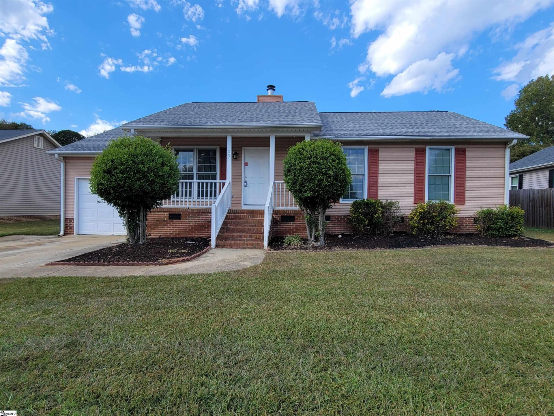 Property image 1 at 109 Oak Valley Drive, Simpsonville, SC 29681