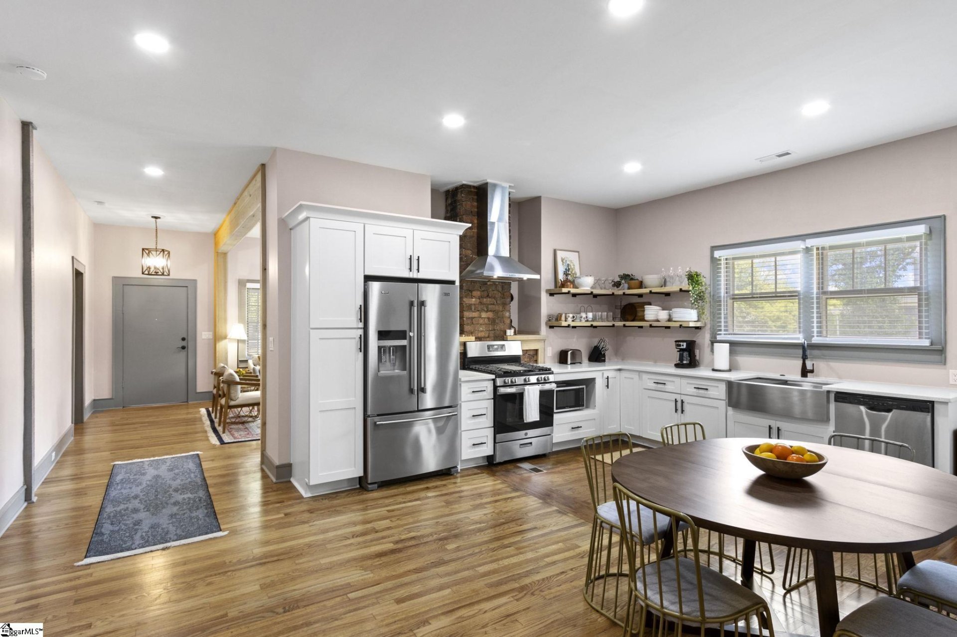 Property image 1 at 10 3rd Avenue, Greenville, SC 29611