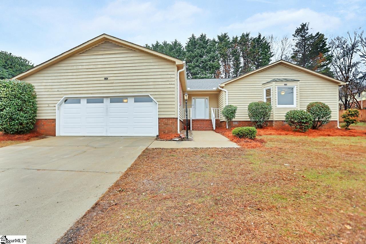 Property image 1 at 1 Maplecrest Drive, Greenville, SC 29615