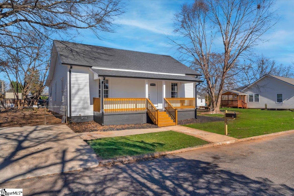 Property image 1 at 4 20th Street, Greer, SC 29651-3124
