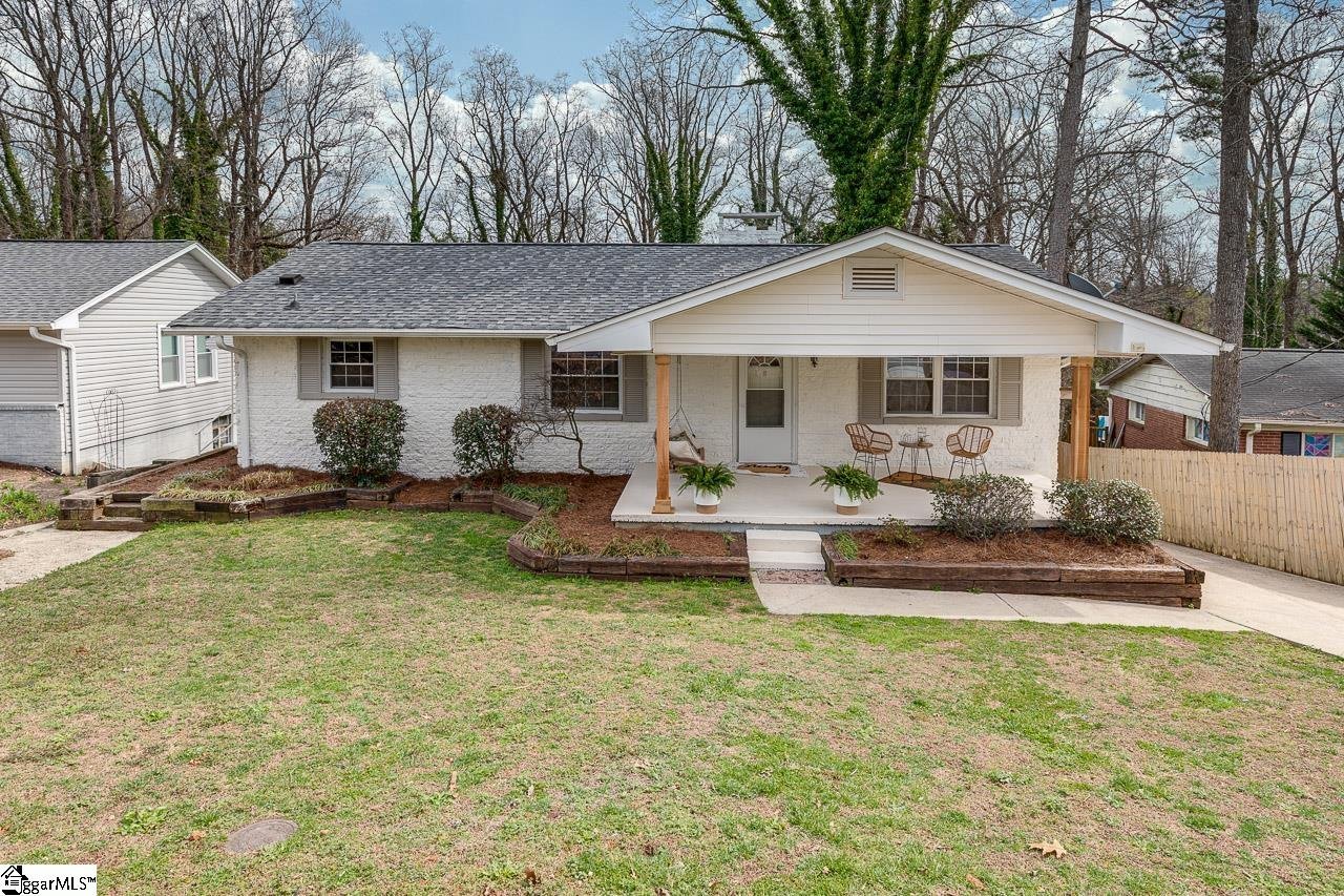 Property image 1 at 8 Sutton Drive, Taylors, SC 29687