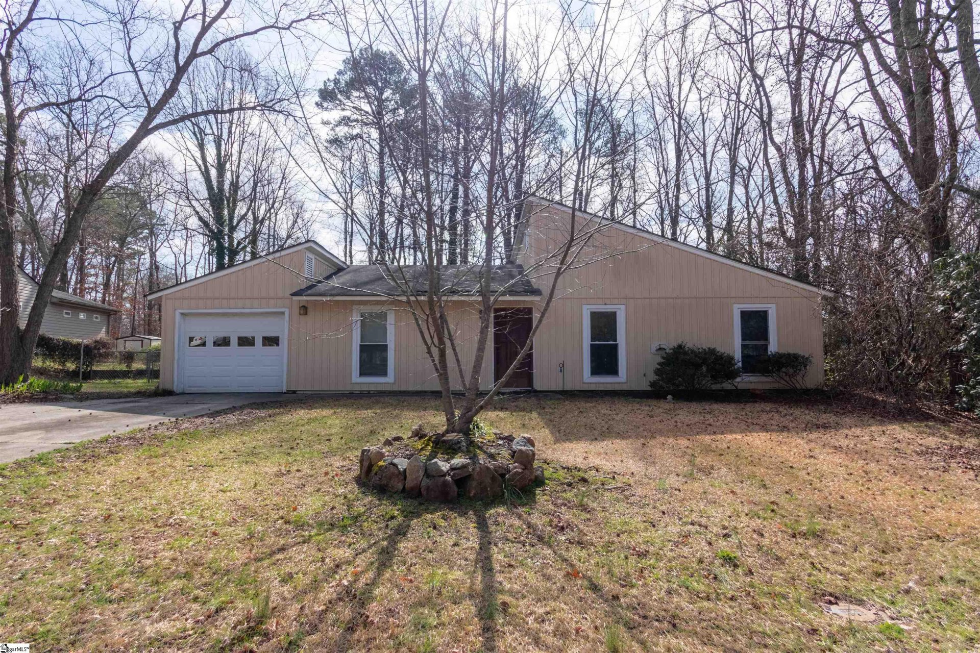 Property image 1 at 25 OAK GLEN Drive, Greenville, SC 29607