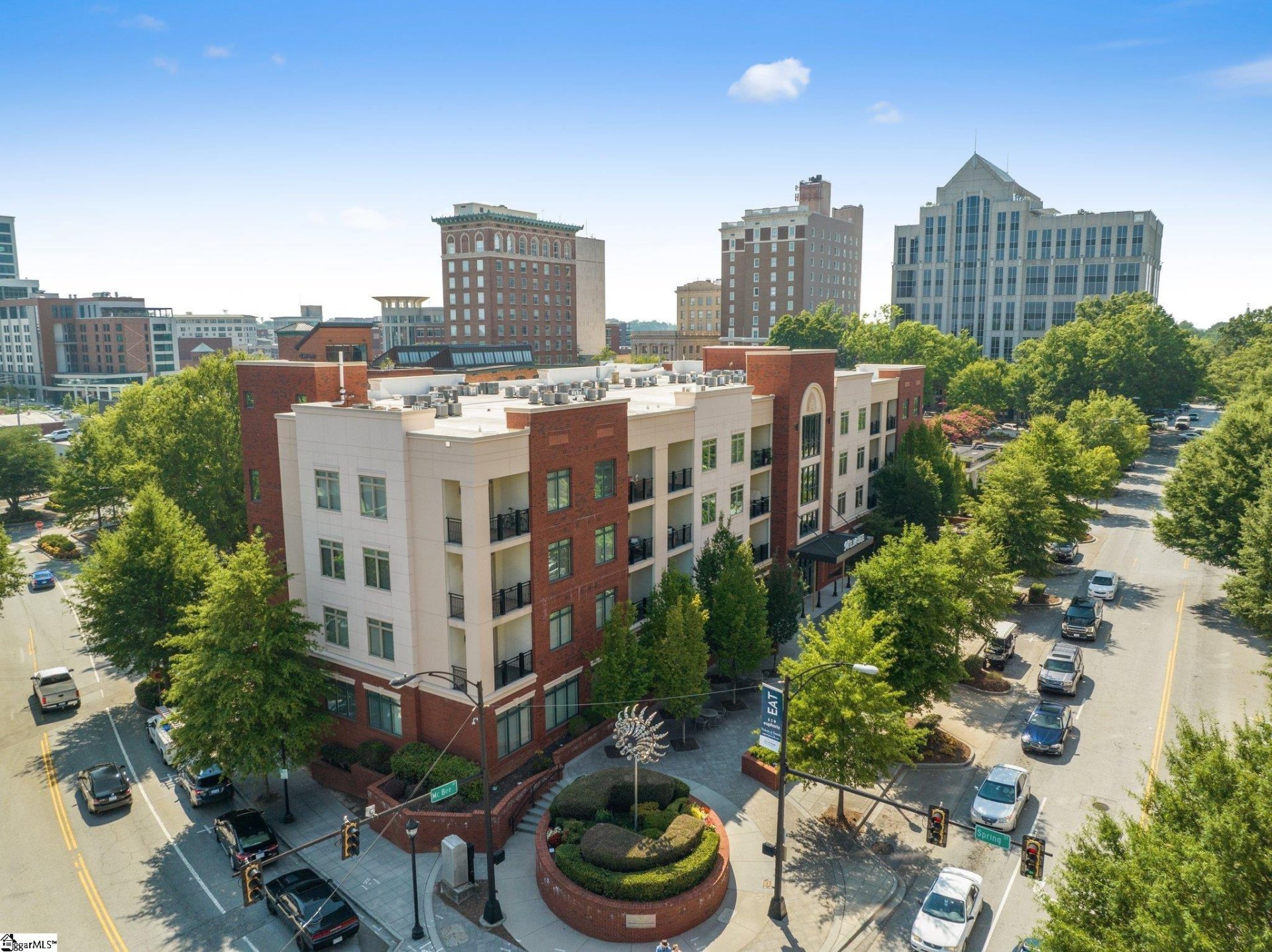 98 E Mcbee Avenue Unit 305