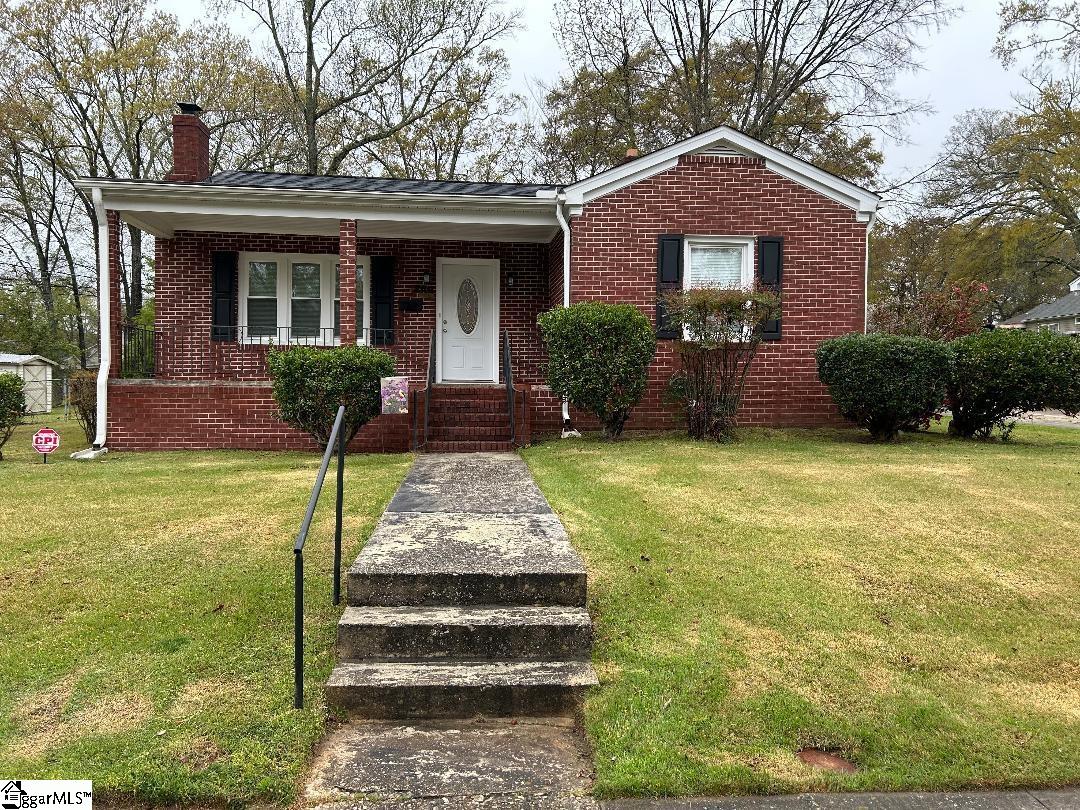 Property image 1 at 204 S Holland Street, Clinton, SC 29325