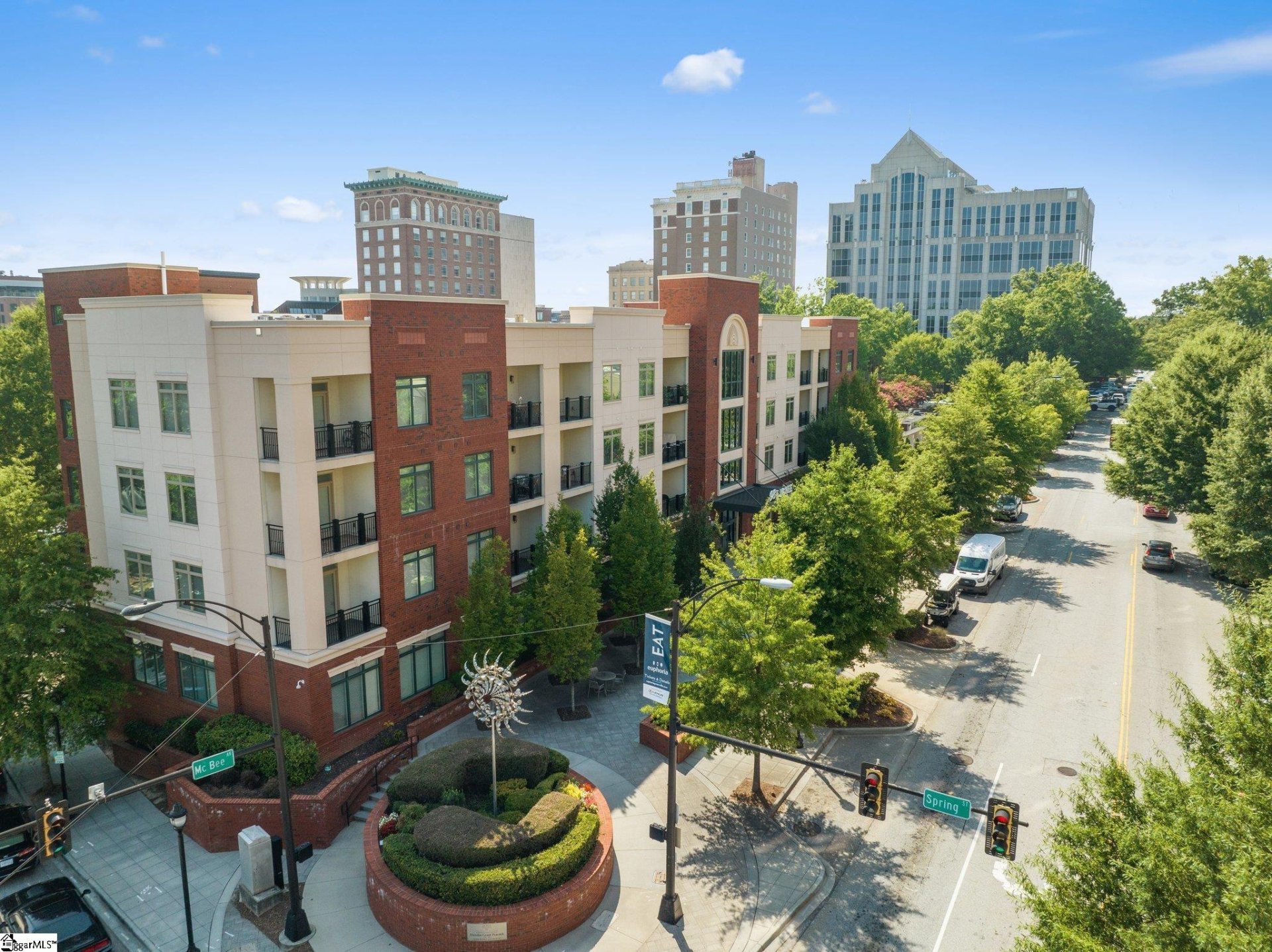 98 E Mcbee Avenue Unit 201