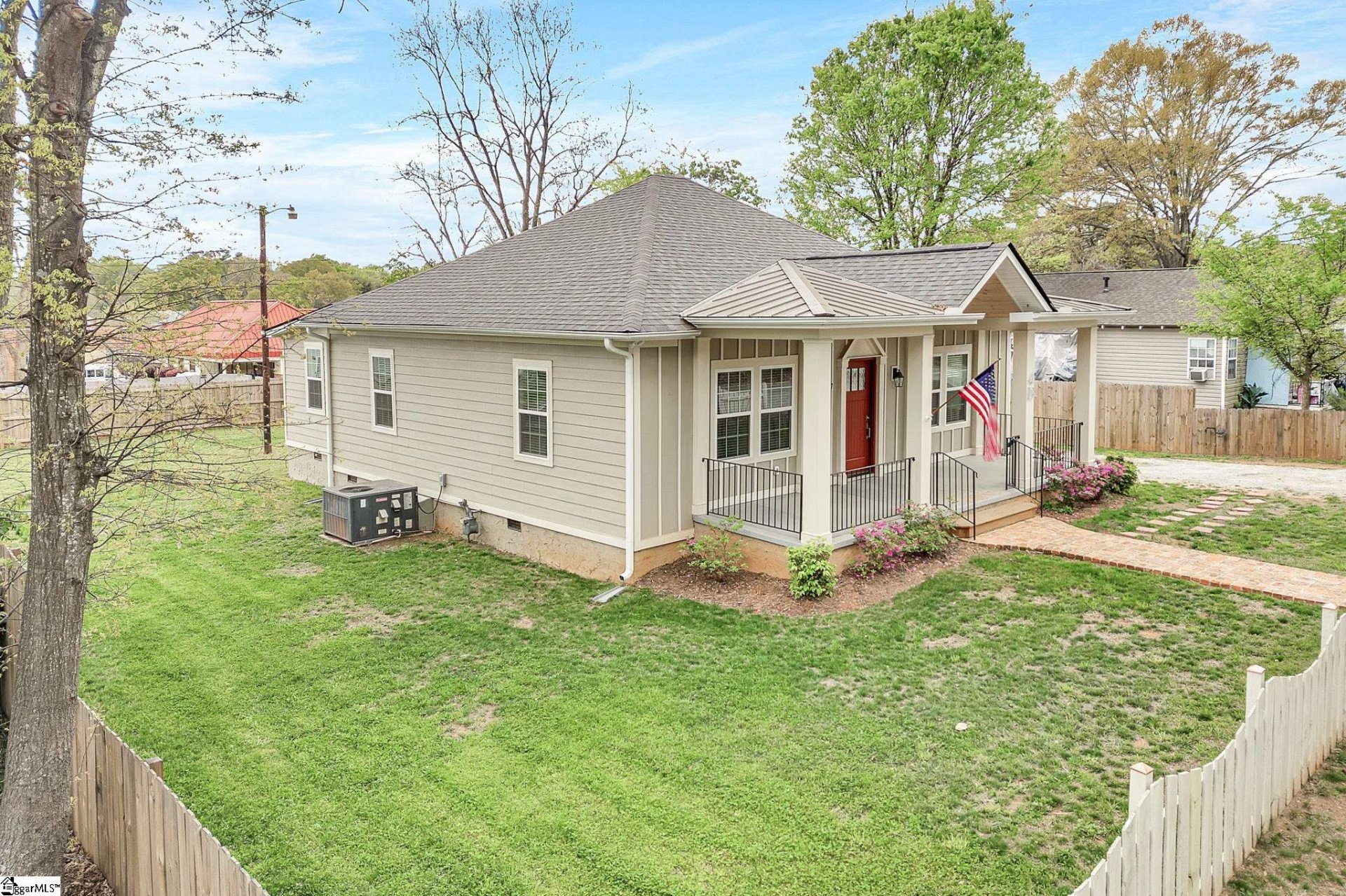 Property image 1 at 4 7th Street, Greenville, SC 29611-5420