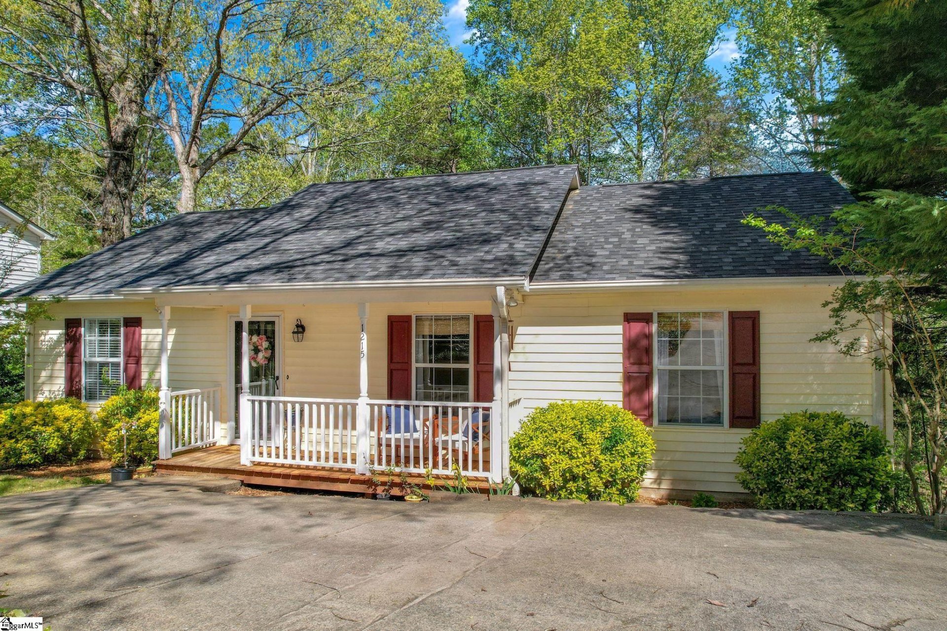 Property image 1 at 1215 Winding Way, Taylors, SC 29687