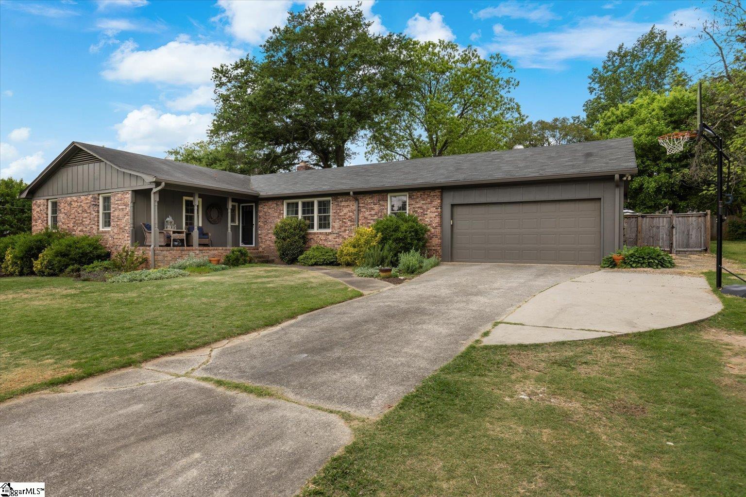 Property image 1 at 8 Sandown Lane, Greenville, SC 29615