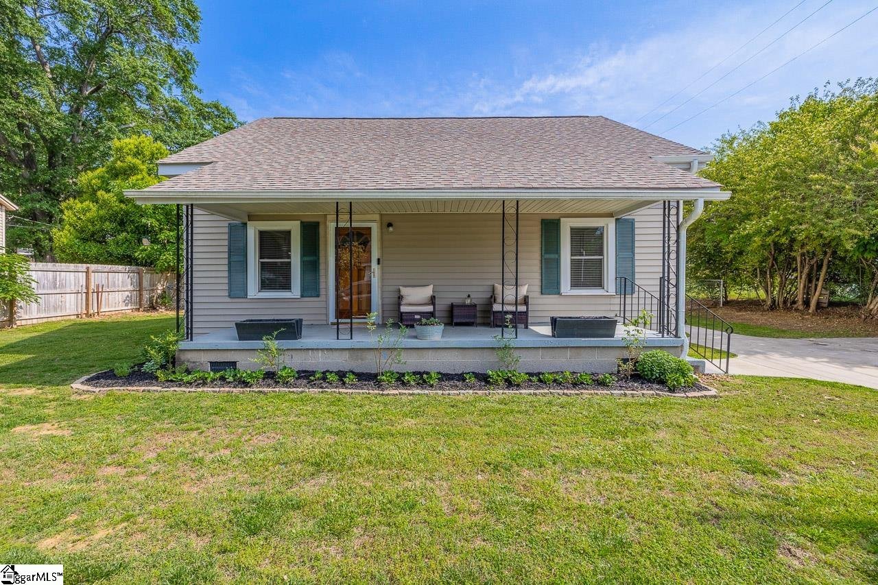 Property image 1 at 7 Stewart Avenue, Greer, SC 29650