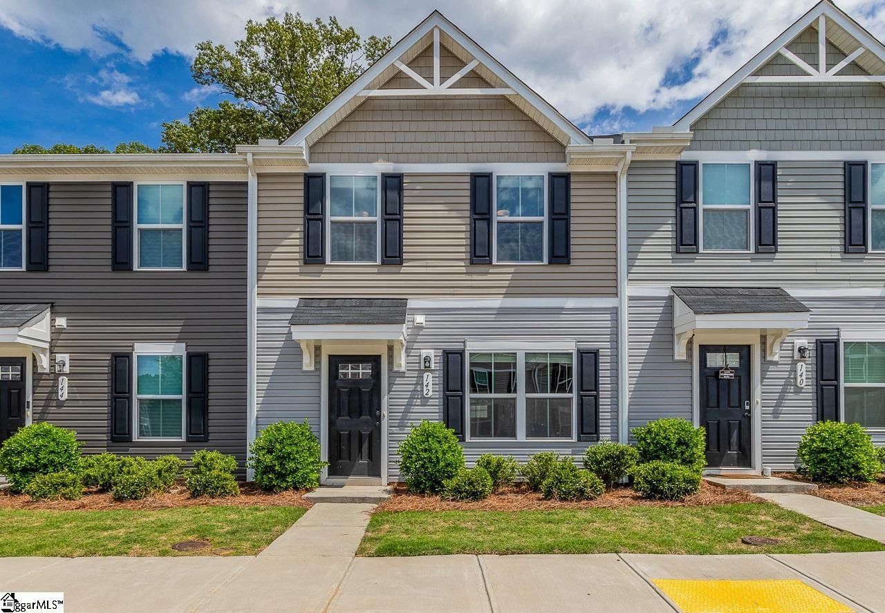 Property image 1 at 142 Fernside Court, Greenville, SC 29617