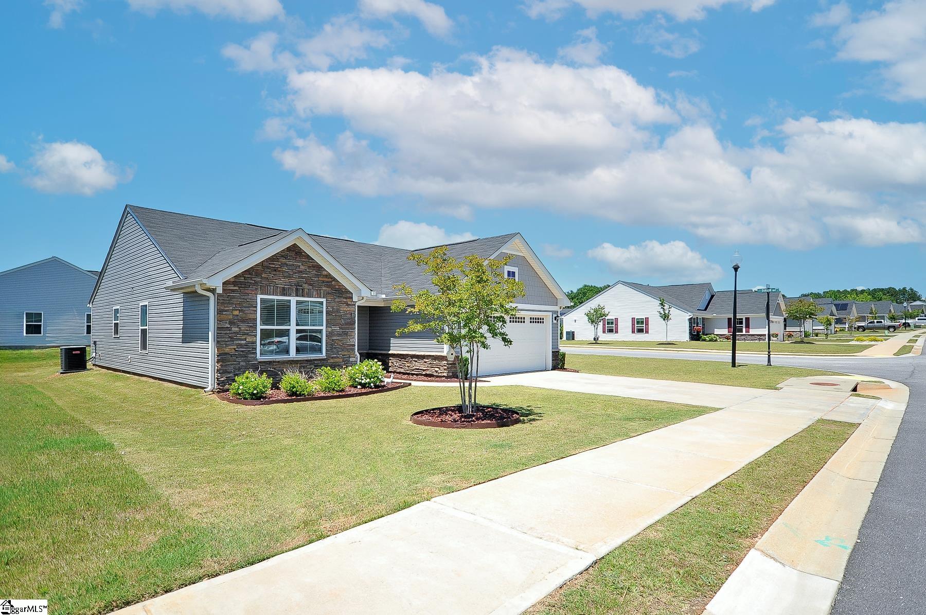 Property image 1 at 400 Vernonburg Court, Piedmont, SC 29673