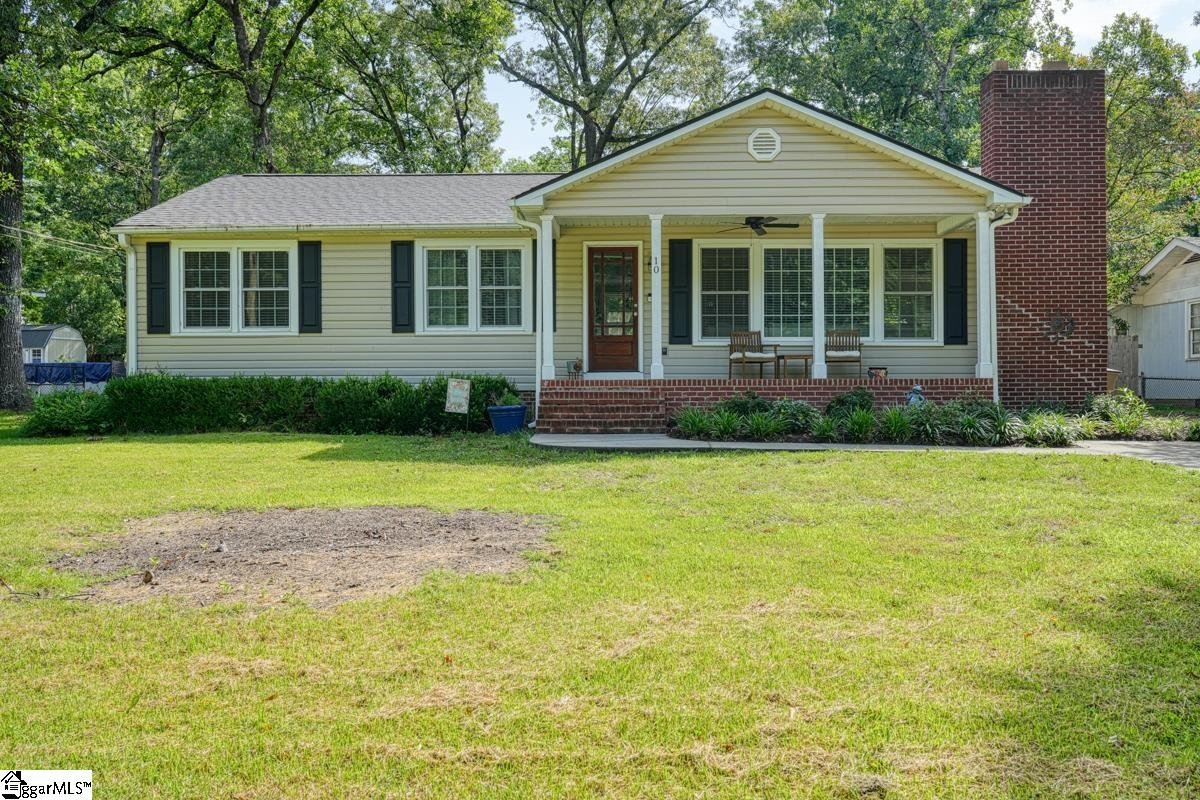 Property image 1 at 10 Brewster Drive, Taylors, SC 29687