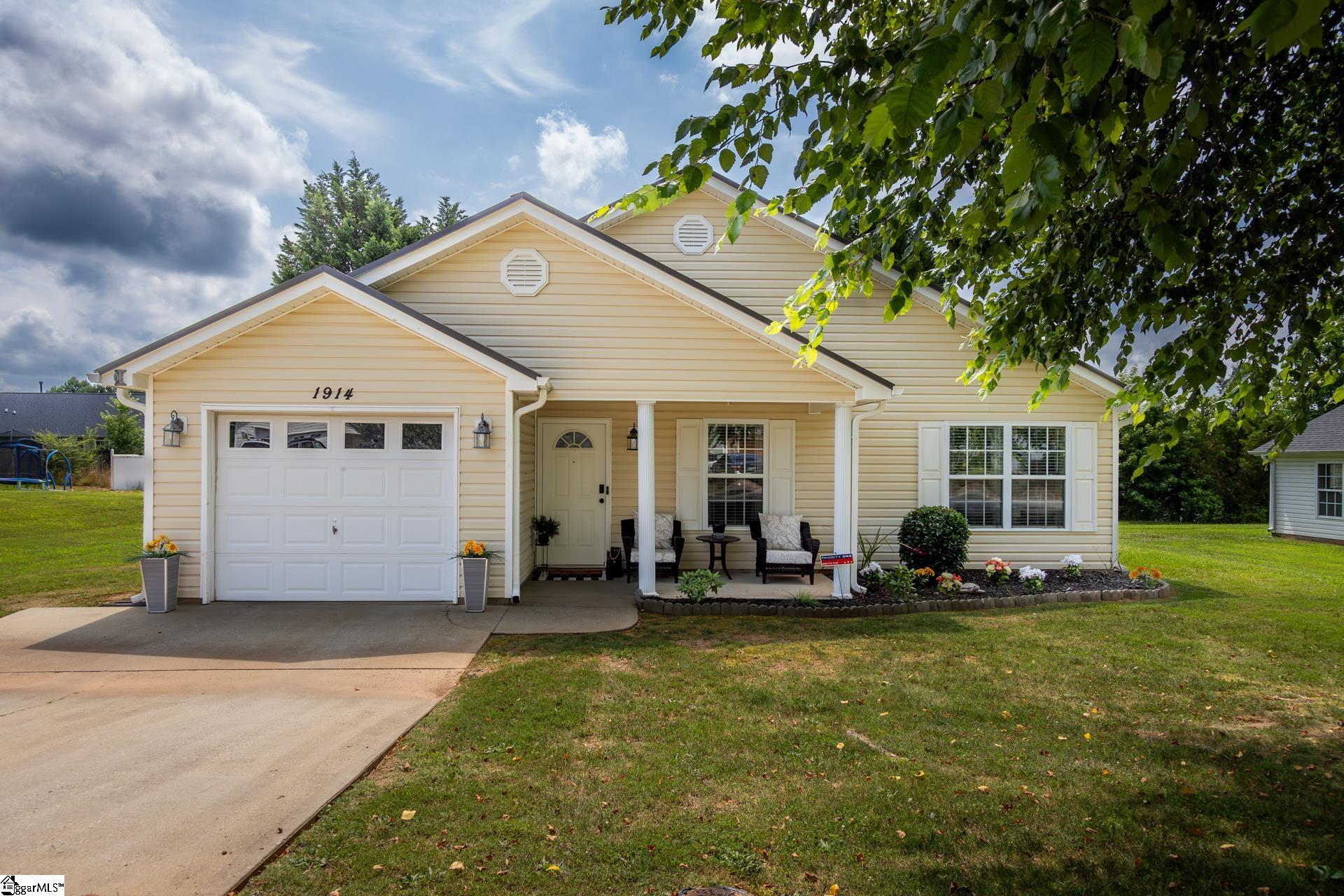 1914 Country Apple Court