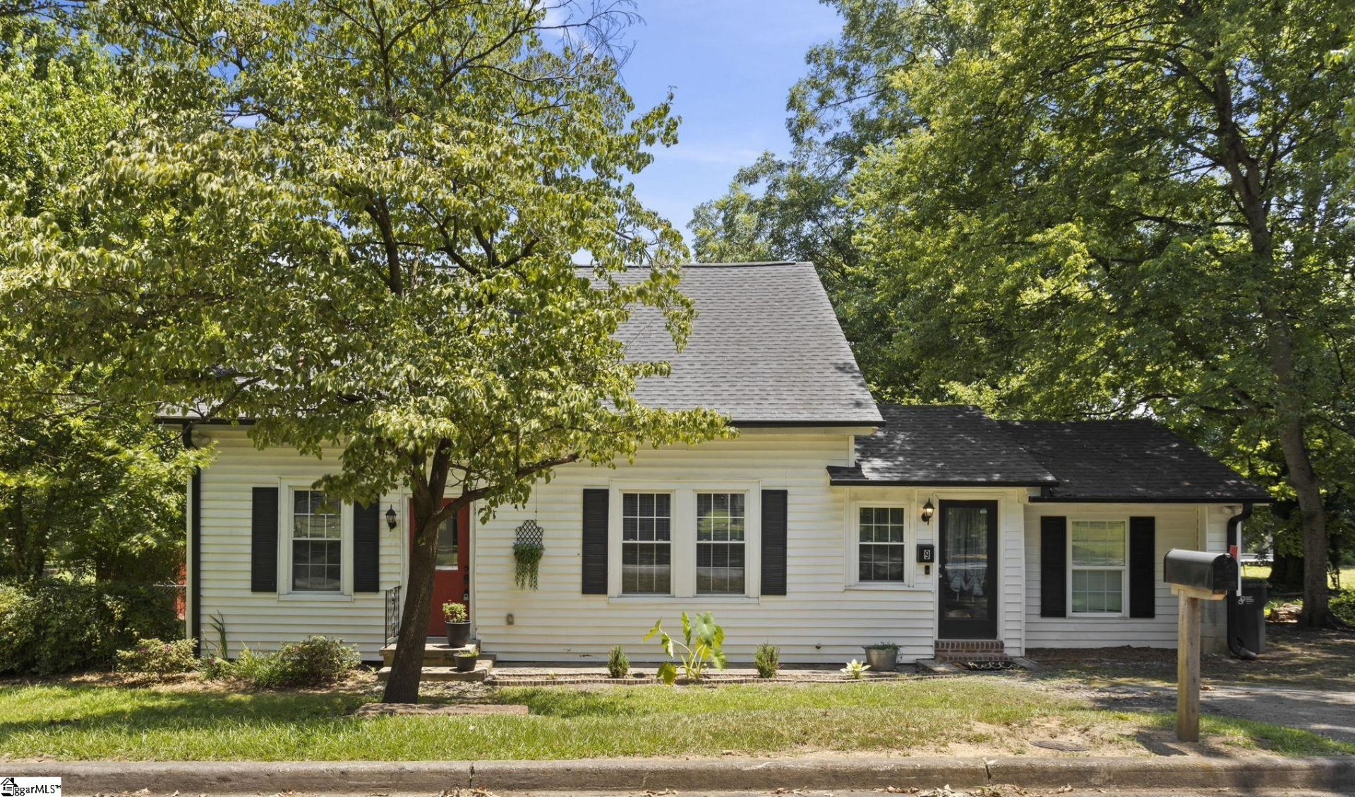 Property image 1 at 9 N YMCA Street, Greenville, SC 29611