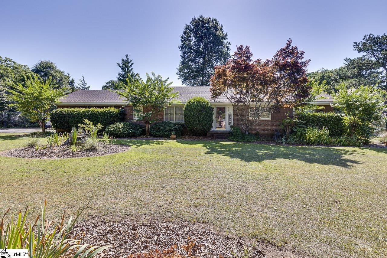 Property image 1 at 372 Lake Forest Drive, Spartanburg, SC 29307