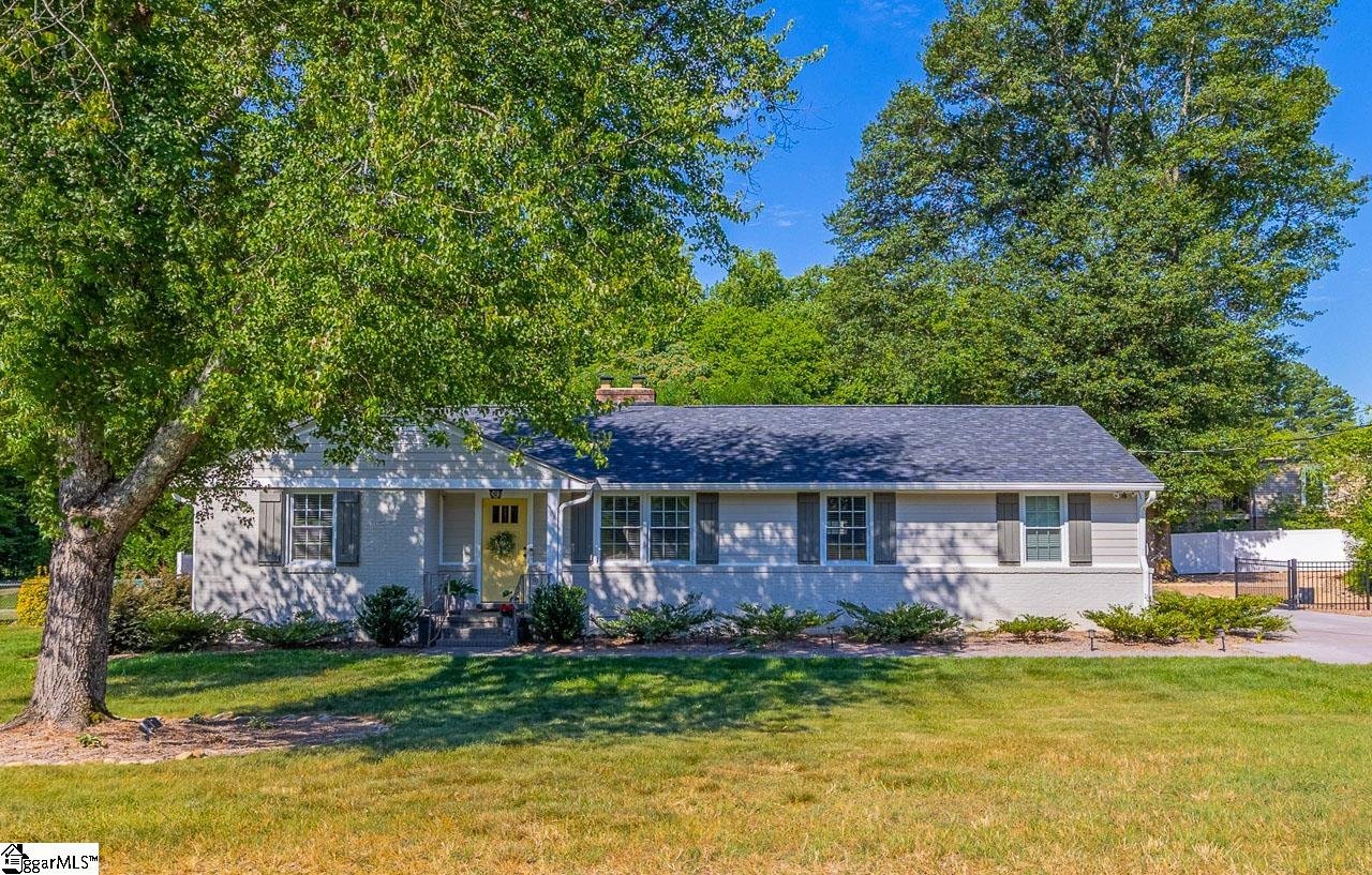 20 Lake Fairfield Drive