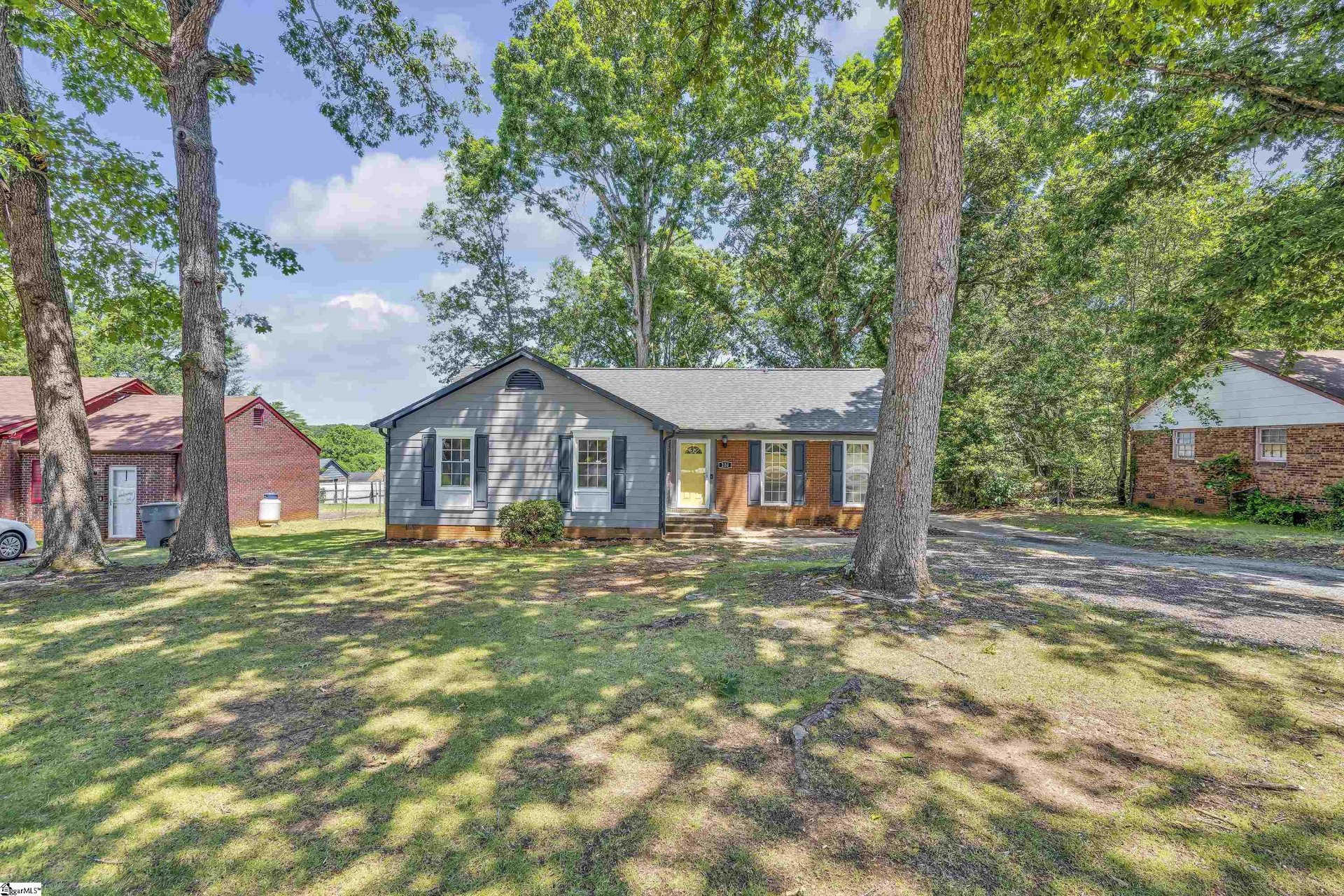 Property image 1 at 220 Willow Oaks Drive, Spartanburg, SC 29301