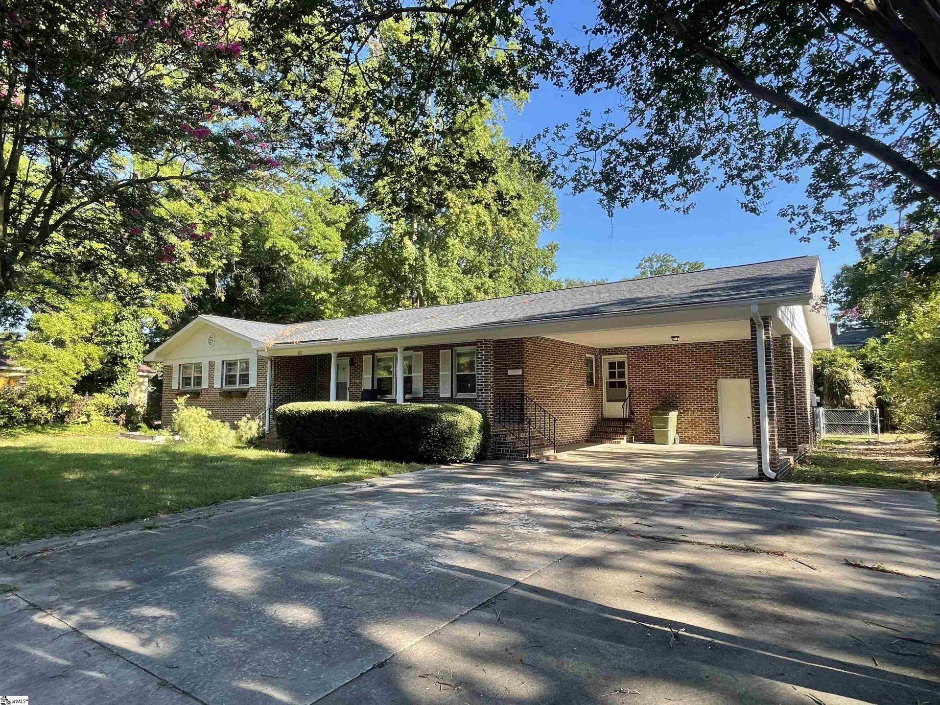 Property image 1 at 102 W Maple Street, Clinton, SC 29325