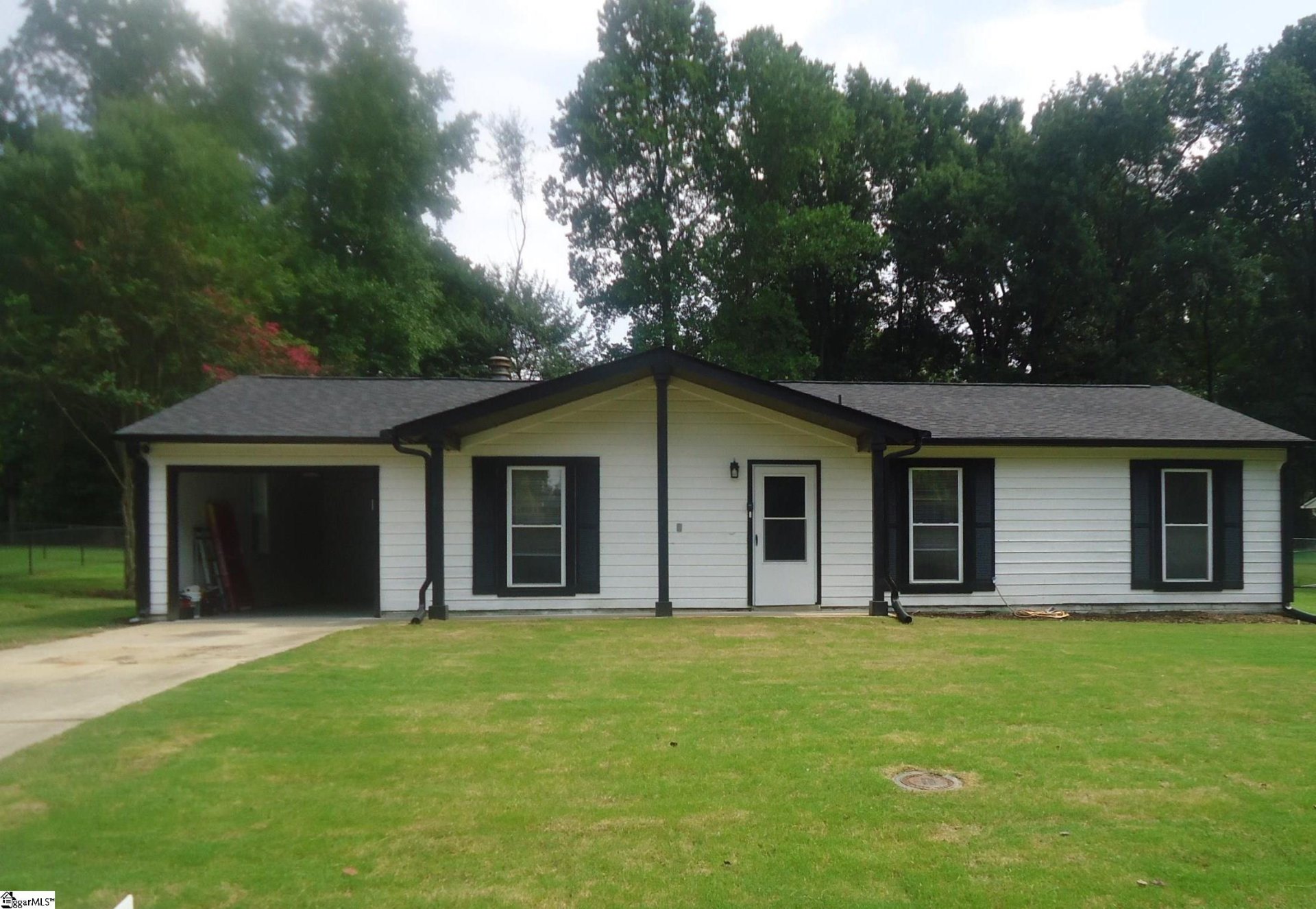 Property image 1 at 28 Oak Glen Drive, Greenville, SC 29607