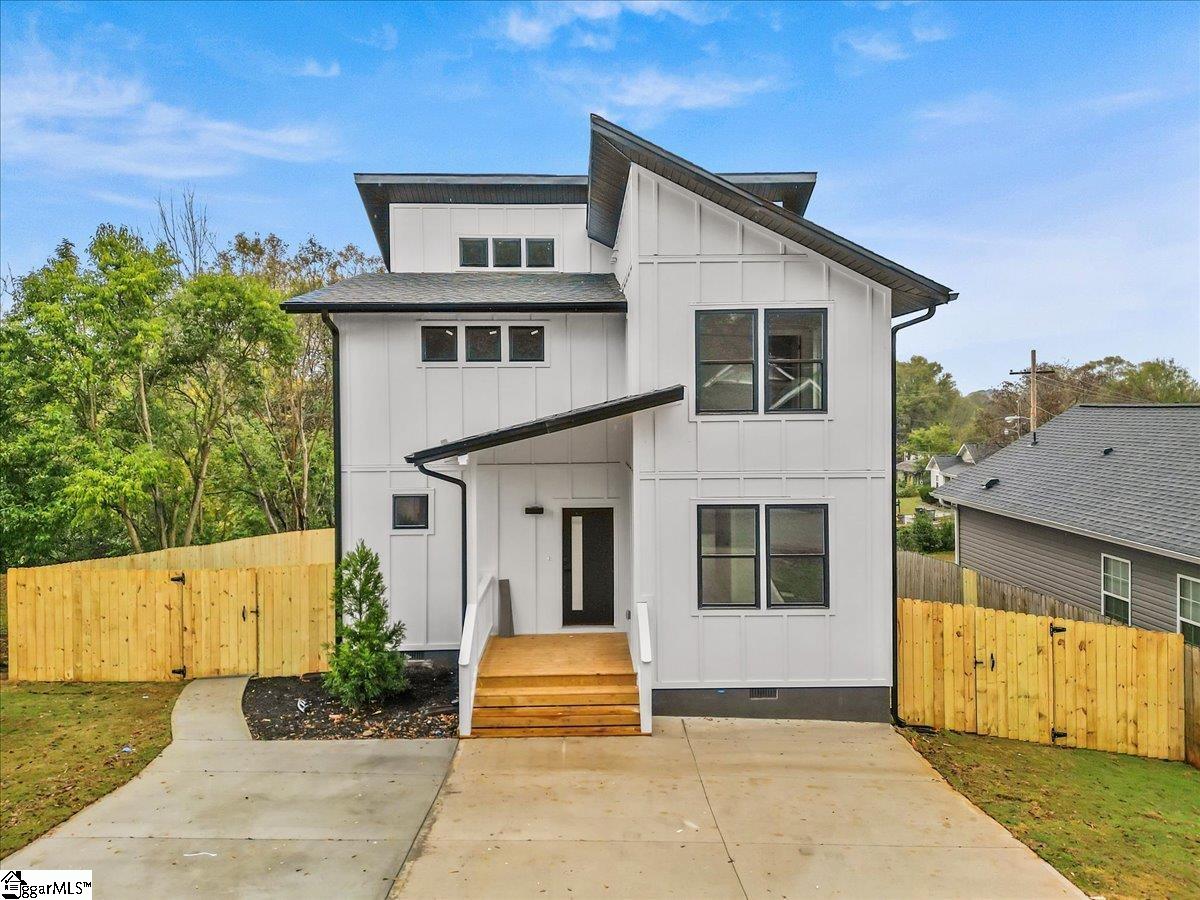 Property image 1 at 104 Heatherly Drive, Greenville, SC 29611-5812