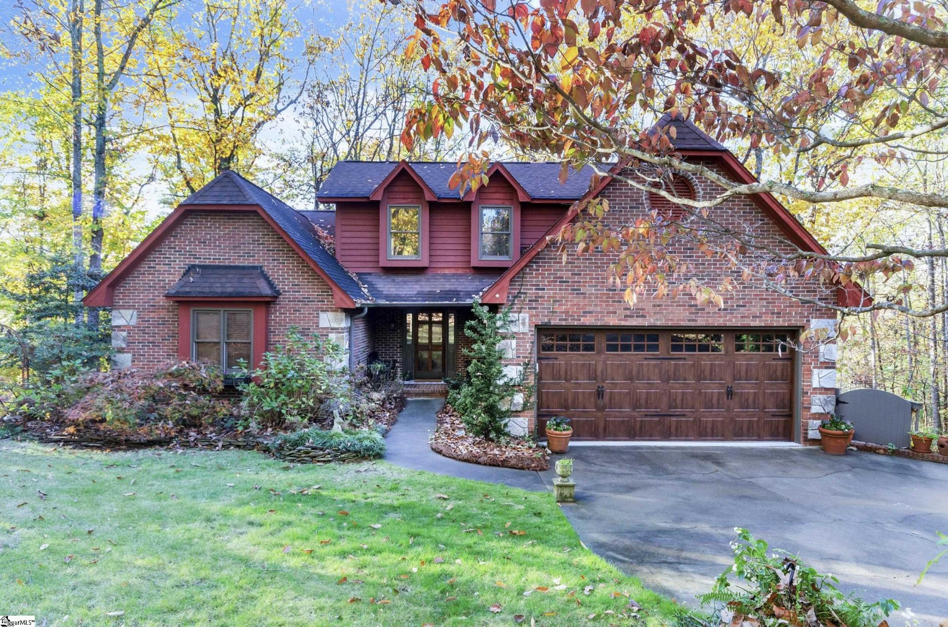 Property image 1 at 11 Overlook Court, Greenville, SC 29609