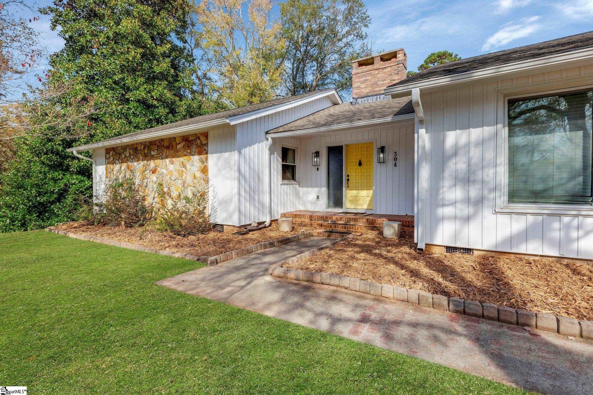 Property image 1 at 304 Huntington Road, Easley, SC 29642