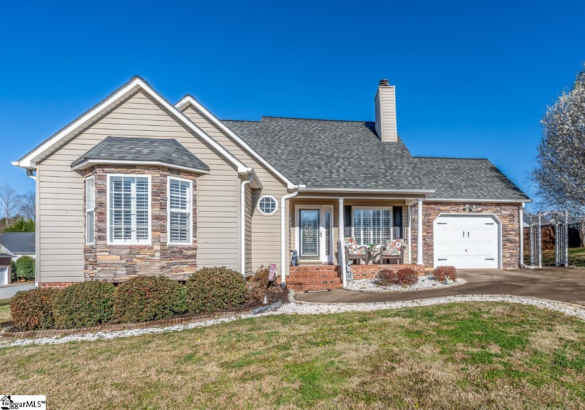 Property image 1 at 10 Montvale Drive, Simpsonville, SC 29681