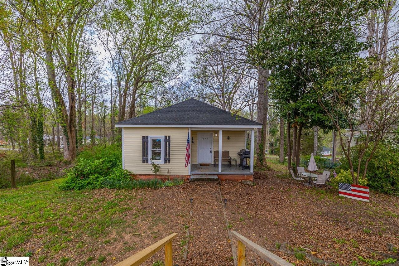 Property image 1 at 123 Cobb Street, Easley, SC 29640