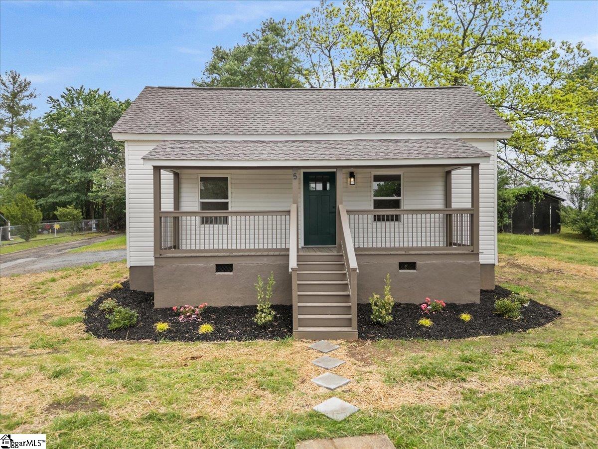 Property image 1 at 5 Hunt Avenue, Liberty, SC 29657