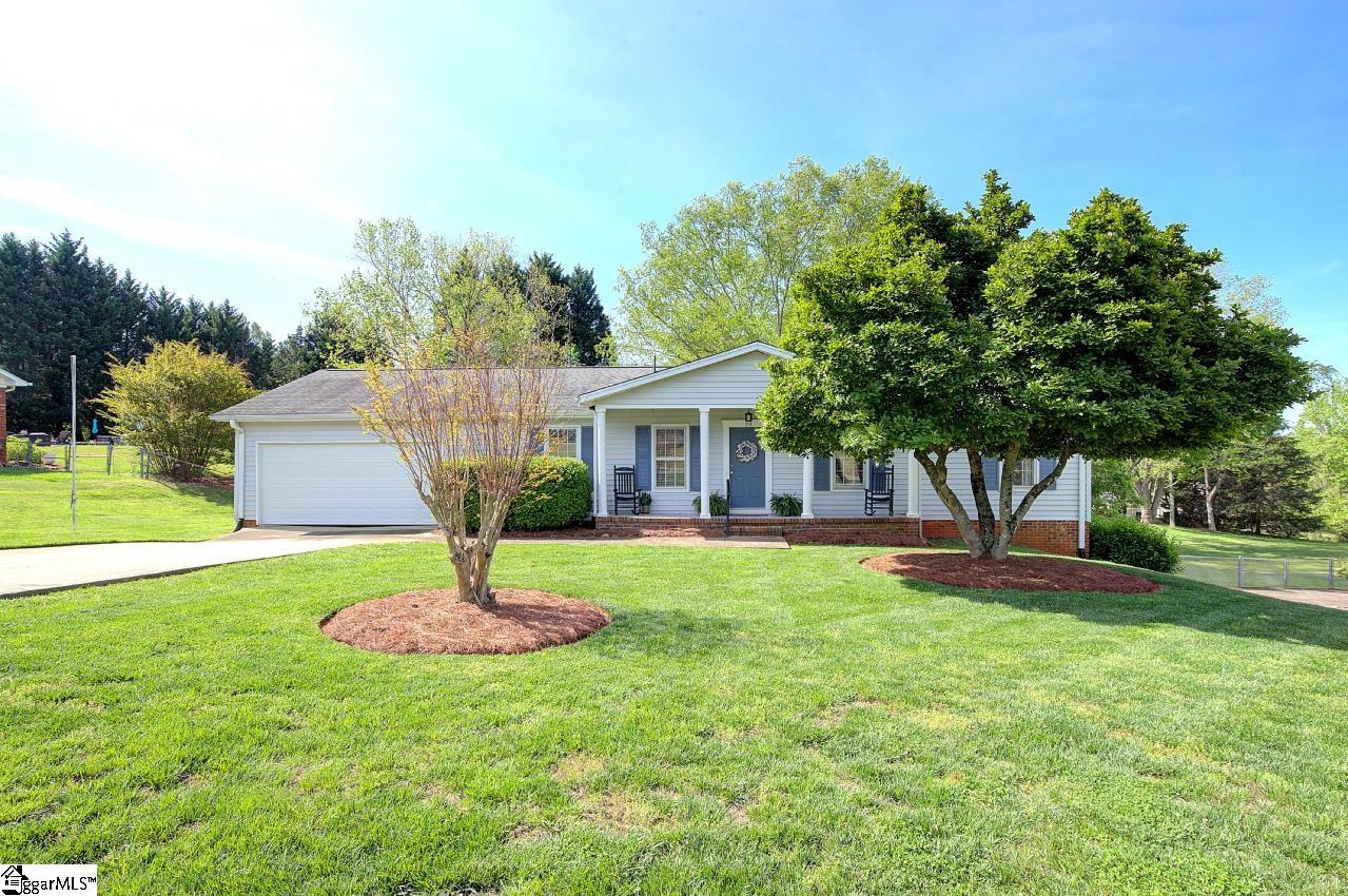 Property image 1 at 39 Rollingreen Road, Greer, SC 29651