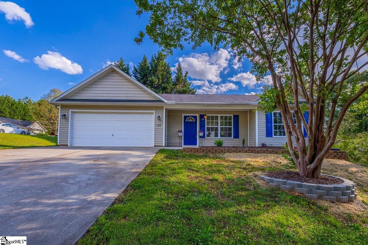 Property image 1 at 175 Falcon Ridge Drive, Boiling Springs, SC 29316