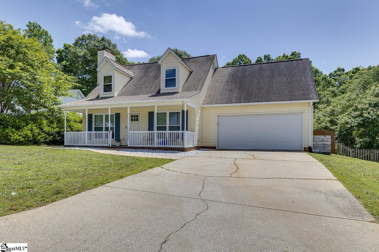 Property at 221 Twin Falls Drive, Simpsonville, SC 29680