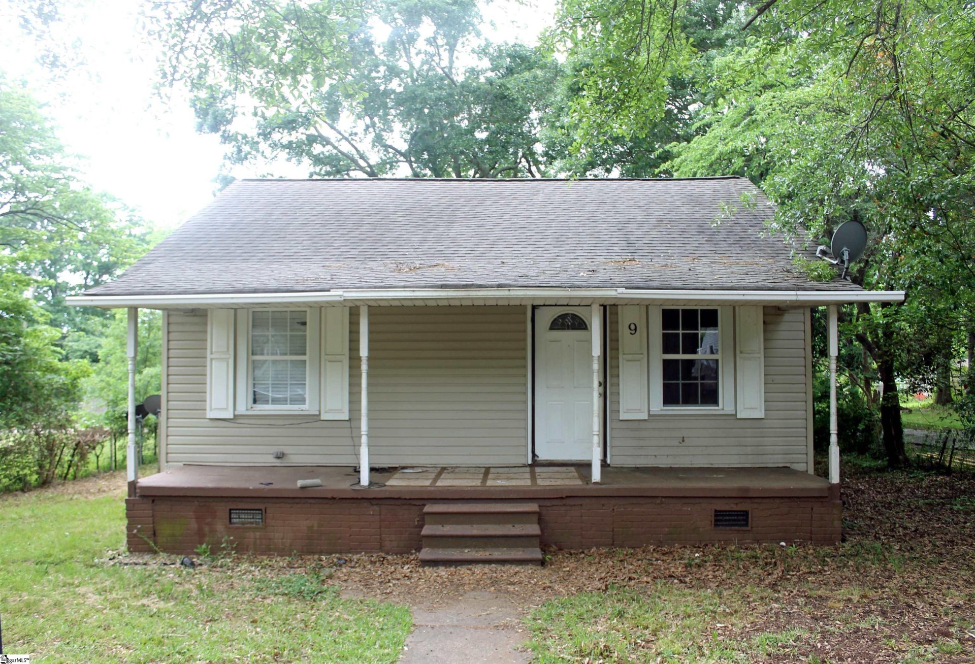 Property image 1 at 9 Brooks Avenue, Greenville, SC 29617-7827