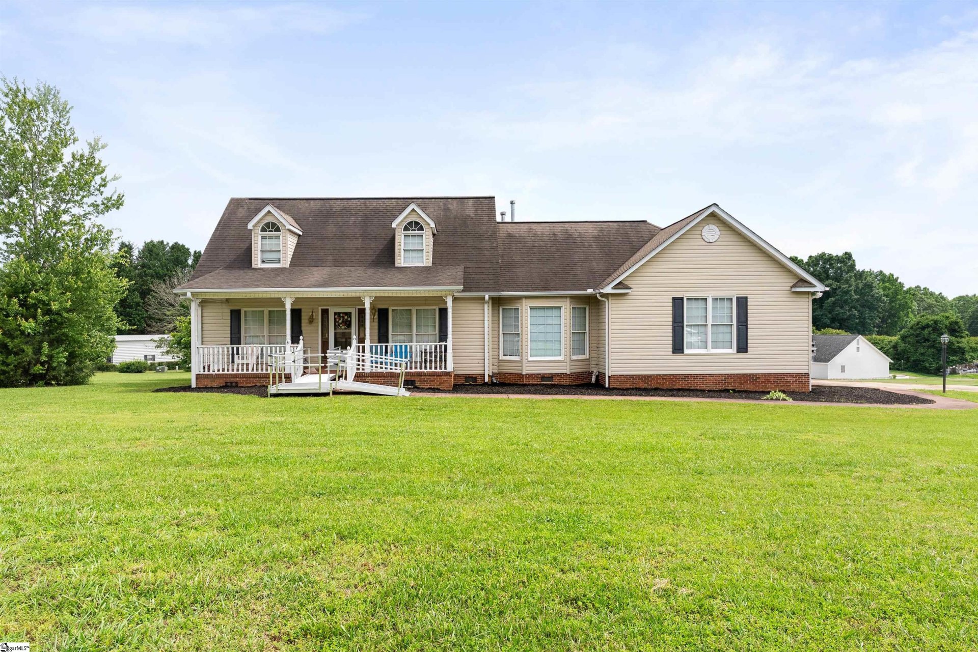 Property image 1 at 11 Midland Court, Taylors, SC 29687