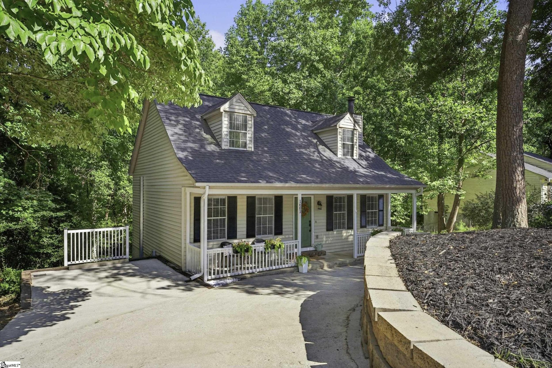 Property image 1 at 1601 Winding Way, Taylors, SC 29687