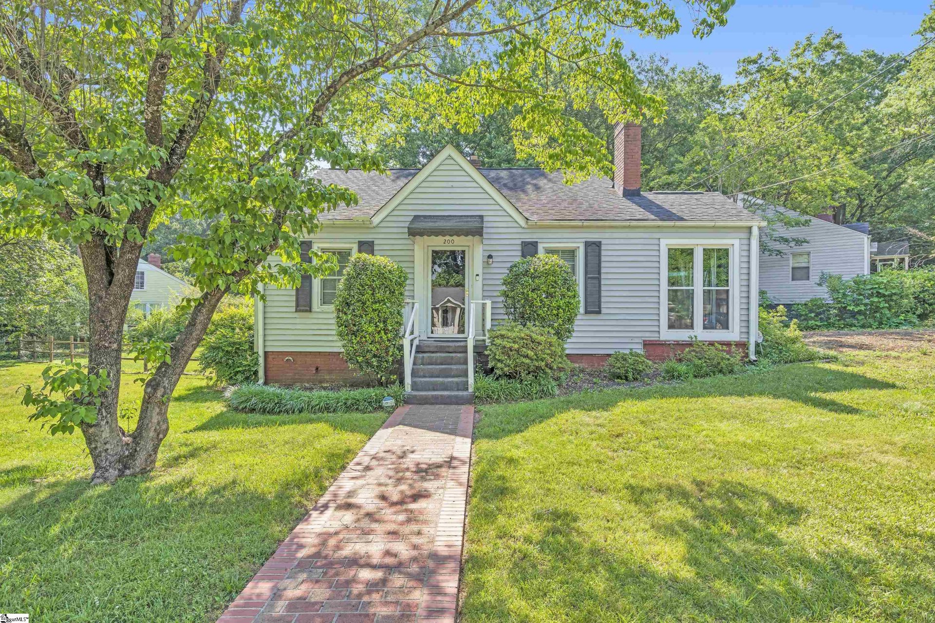 Property image 1 at 200 W Hillcrest Drive, Greenville, SC 29609
