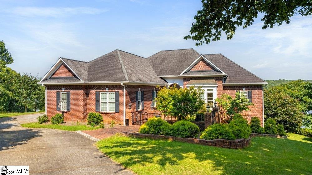 Property image 1 at 104 E Peninsula Drive, Laurens, SC 29360