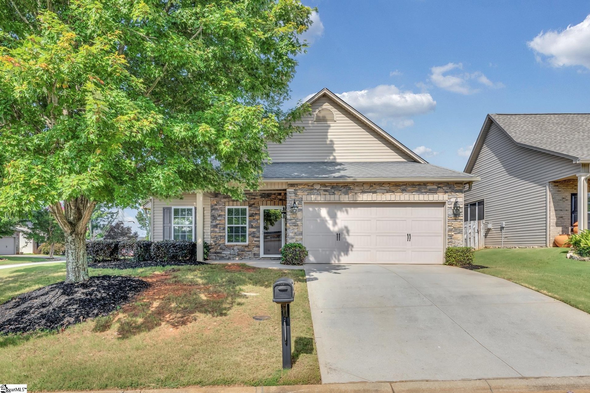 Property image 1 at 412 Vintage Hill Drive, Greenville, SC 29609