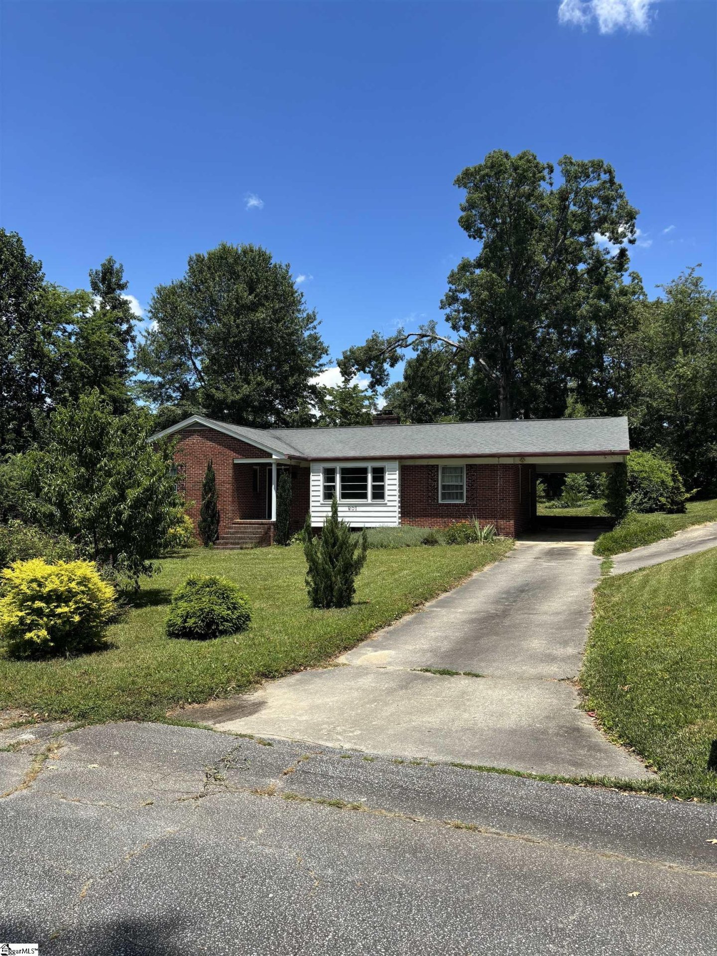 Property image 1 at 201 Longwood Drive, Taylors, SC 29687