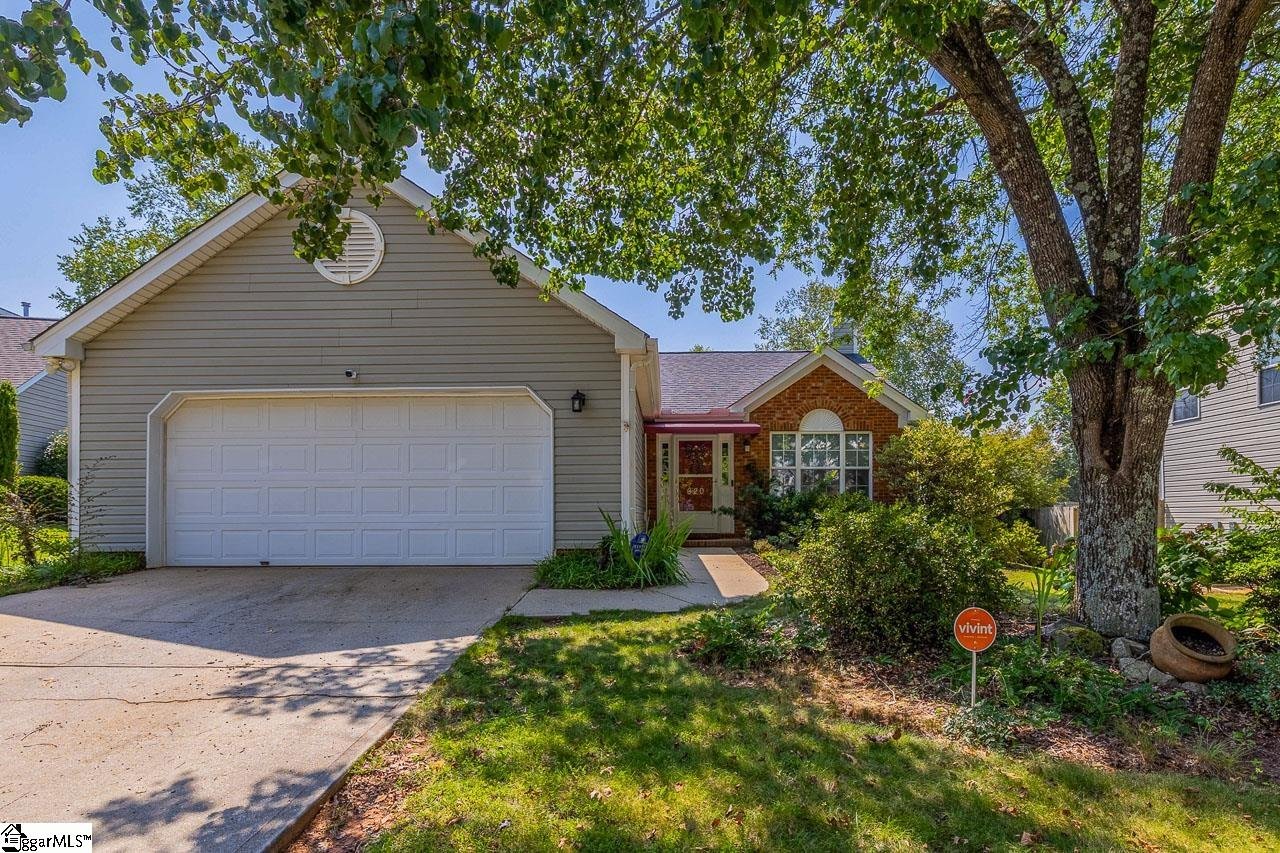 Property image 1 at 620 Fairview Lake Way, Simpsonville, SC 29680