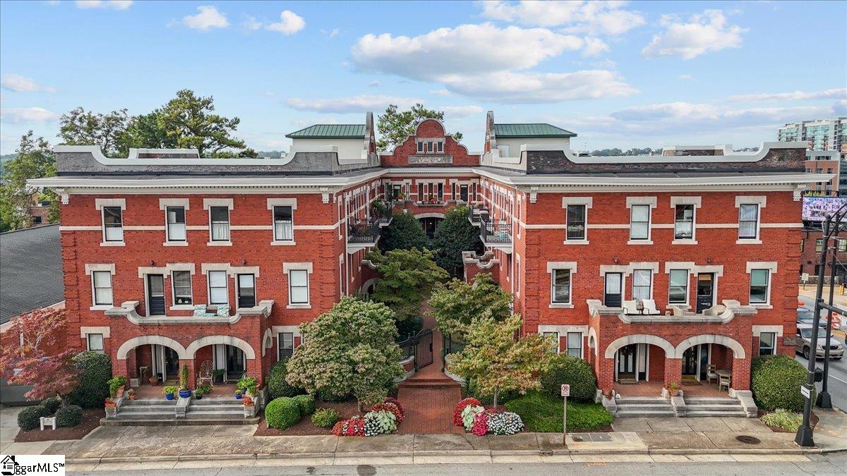 Davenport Condo, Greenville community