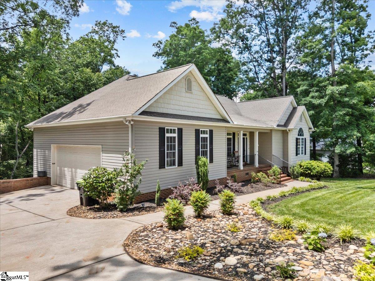 Property at 115 Woods Way, Anderson, SC 29625